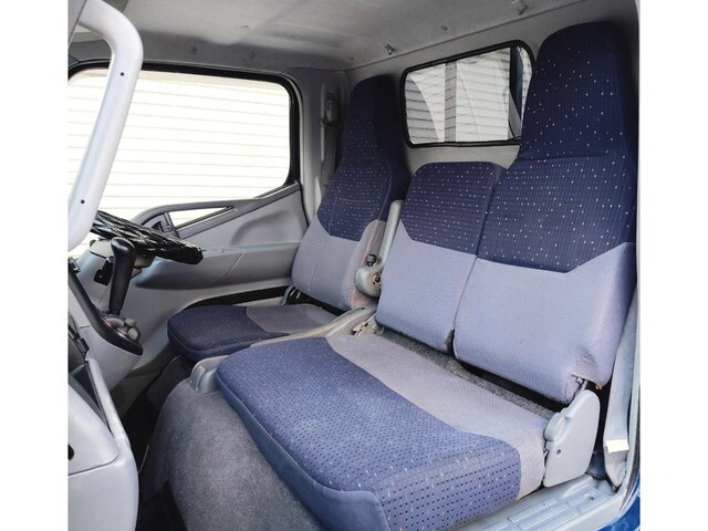 三菱ふそうキャンター平ボディ小型（2t・3t）[写真21]