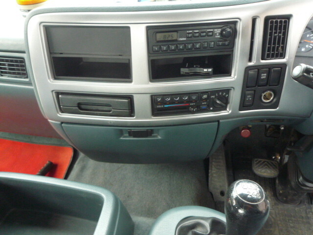 UDトラックスコンドルクレーン3段中型（4t）[写真12]