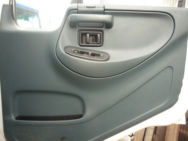 UDトラックスコンドルクレーン3段中型（4t）[写真09]