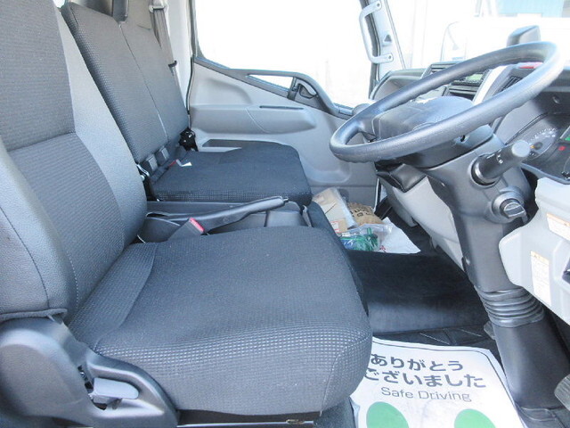 三菱ふそうキャンターアルミウイング小型（2t・3t）[写真15]