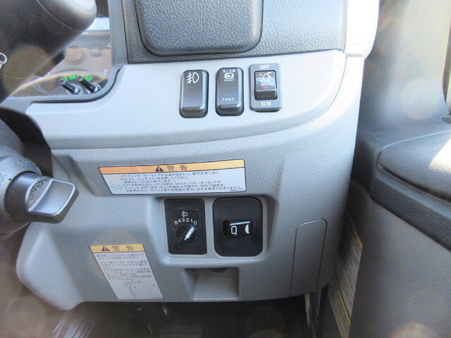 三菱ふそうキャンターアルミウイング小型（2t・3t）[写真20]