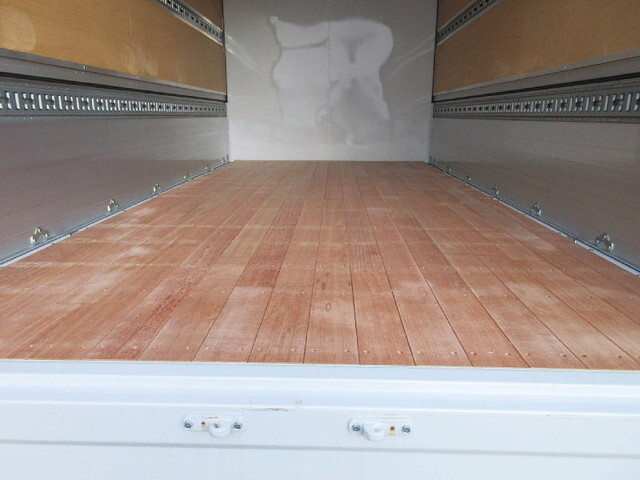 三菱ふそうキャンターアルミウイング小型（2t・3t）[写真06]