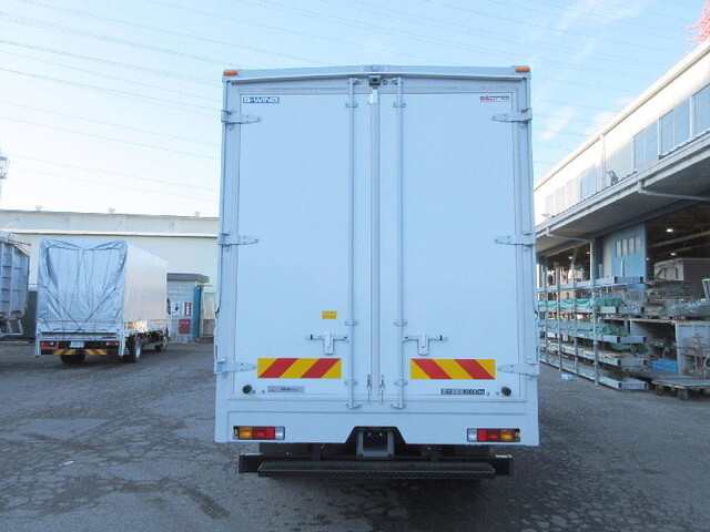 三菱ふそうキャンターアルミウイング小型（2t・3t）[写真09]