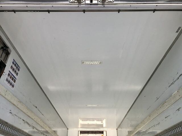 いすゞフォワード冷凍車（冷蔵車）中型（4t）[写真12]