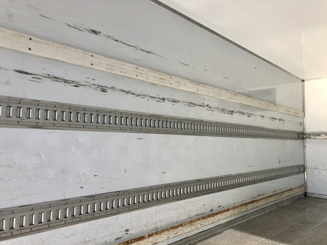 いすゞフォワード冷凍車（冷蔵車）中型（4t）[写真13]