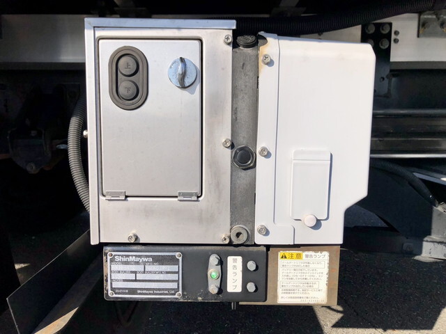 いすゞフォワード冷凍車（冷蔵車）中型（4t）[写真20]