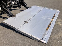 いすゞフォワード冷凍車（冷蔵車）中型（4t）[写真10]