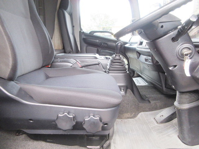 日野レンジャーアルミウイング中型（4t）[写真17]