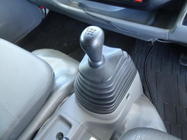 日野デュトロパネルバン小型（2t・3t）[写真30]