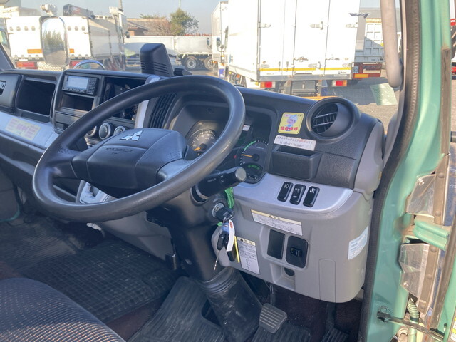 三菱ふそうキャンタークレーン4段小型（2t・3t）[写真34]