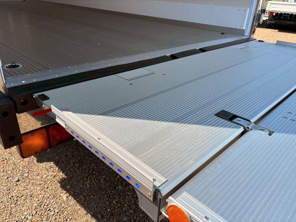 三菱ふそうファイター冷凍車（冷蔵車）中型（4t）[写真11]