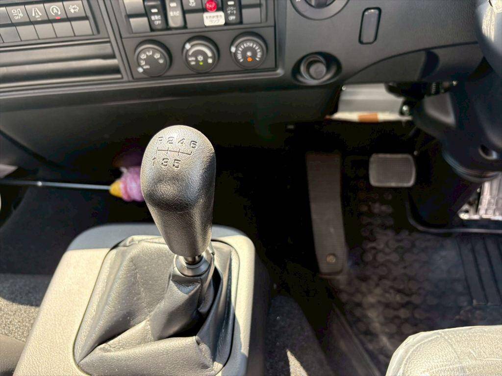 三菱ふそうファイター冷凍車（冷蔵車）中型（4t）[写真21]