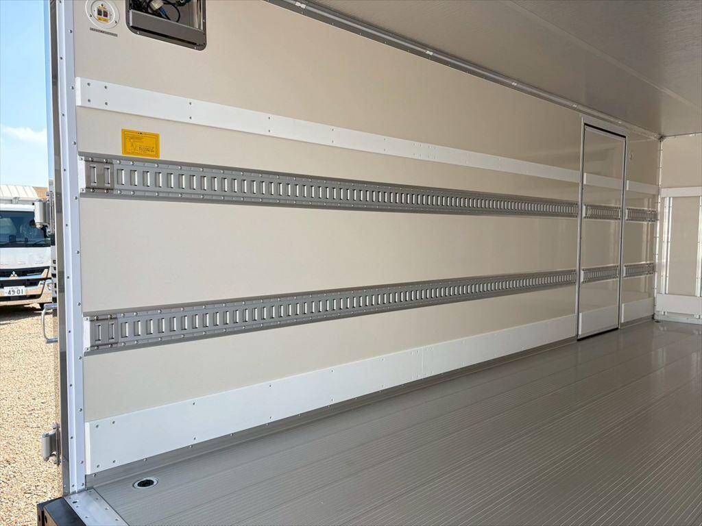 三菱ふそうファイター冷凍車（冷蔵車）中型（4t）[写真07]