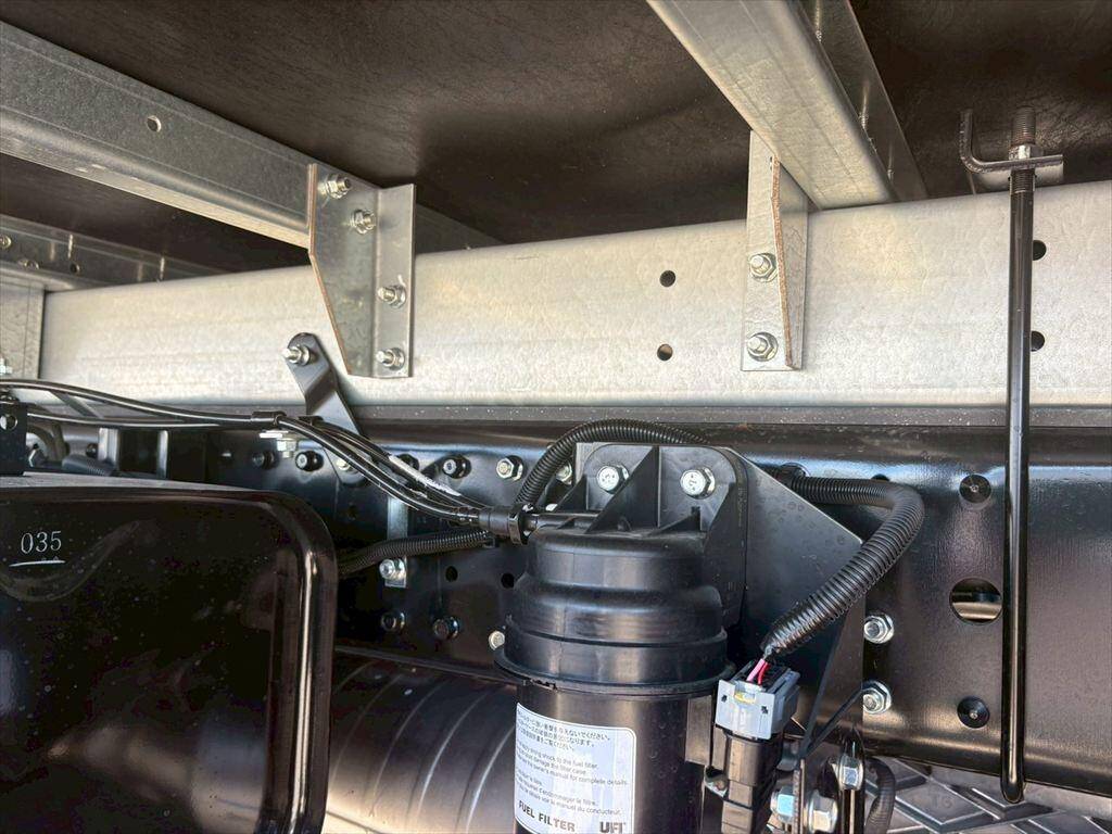 三菱ふそうキャンターアルミバン小型（2t・3t）[写真14]