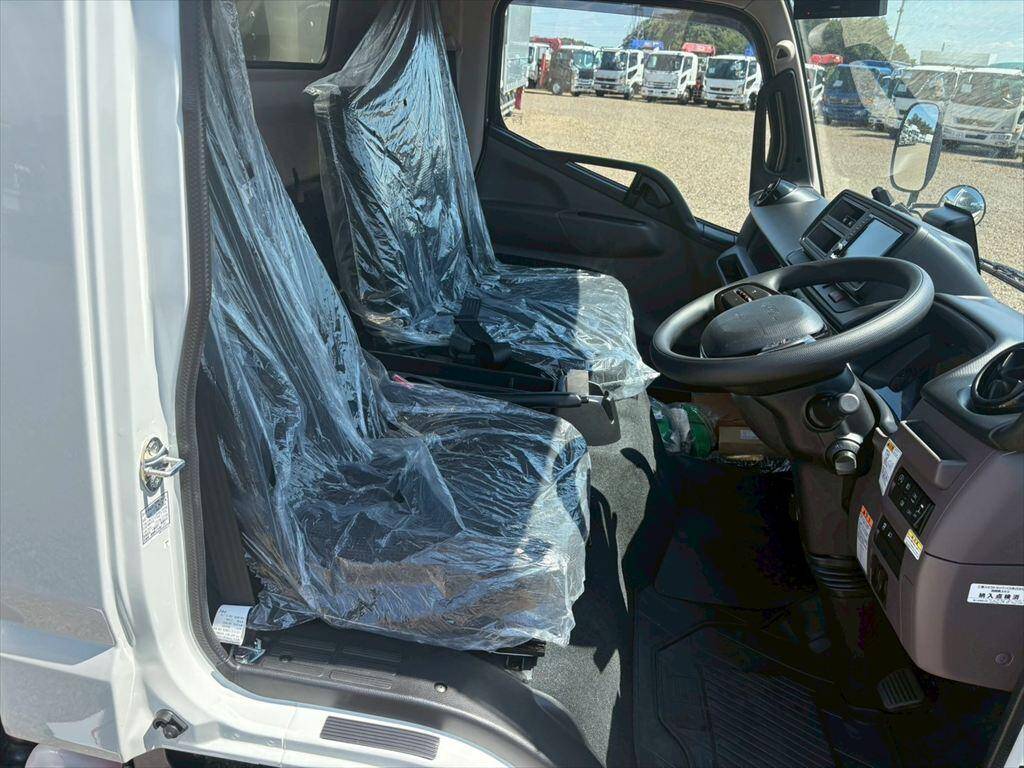 三菱ふそうキャンターアルミバン小型（2t・3t）[写真17]