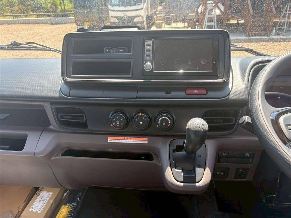 三菱ふそうキャンターアルミバン小型（2t・3t）[写真19]