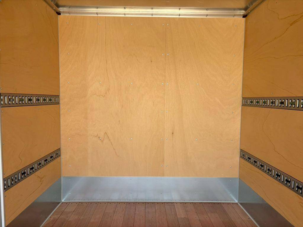 三菱ふそうキャンターアルミバン小型（2t・3t）[写真07]