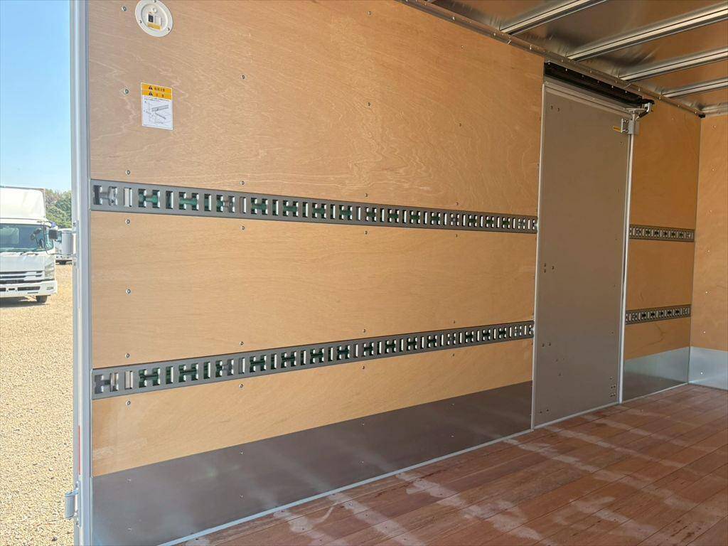 三菱ふそうキャンターアルミバン小型（2t・3t）[写真08]