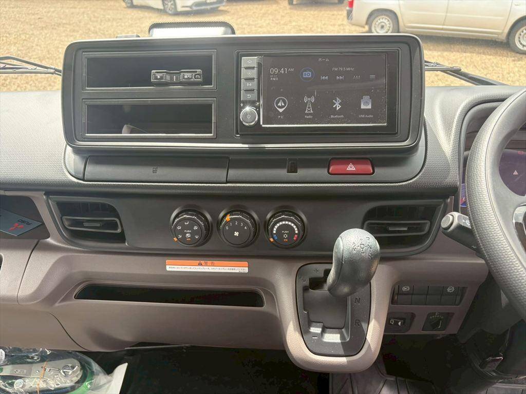 三菱ふそうキャンターアルミバン小型（2t・3t）[写真19]