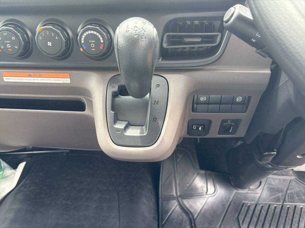 三菱ふそうキャンターアルミバン小型（2t・3t）[写真20]