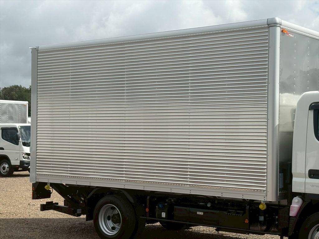 三菱ふそうキャンターアルミバン小型（2t・3t）[写真05]