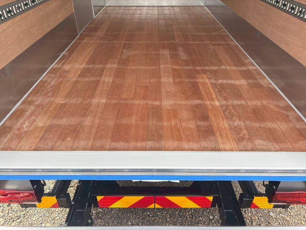 三菱ふそうキャンターアルミバン小型（2t・3t）[写真08]