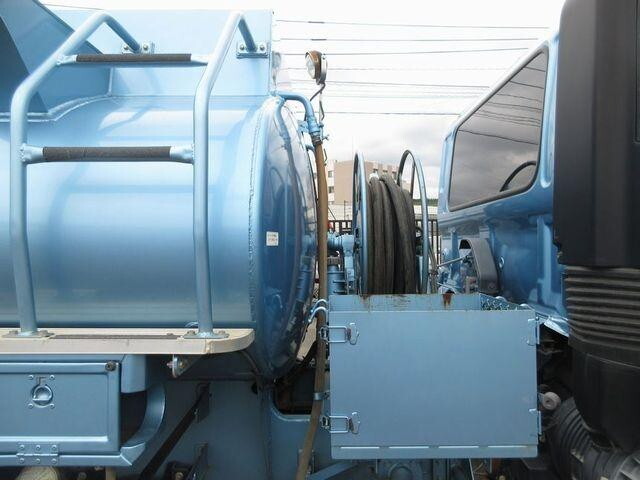 日野レンジャータンク車（タンクローリー）中型（4t）[写真09]