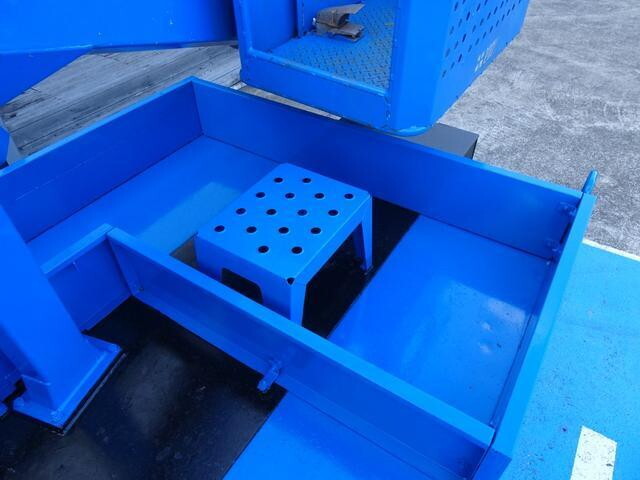 三菱ふそうキャンター高所作業車小型（2t・3t）[写真14]