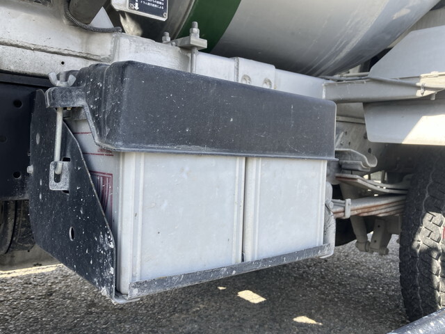 いすゞエルフミキサー車（コンクリートミキサー）小型（2t・3t）[写真24]