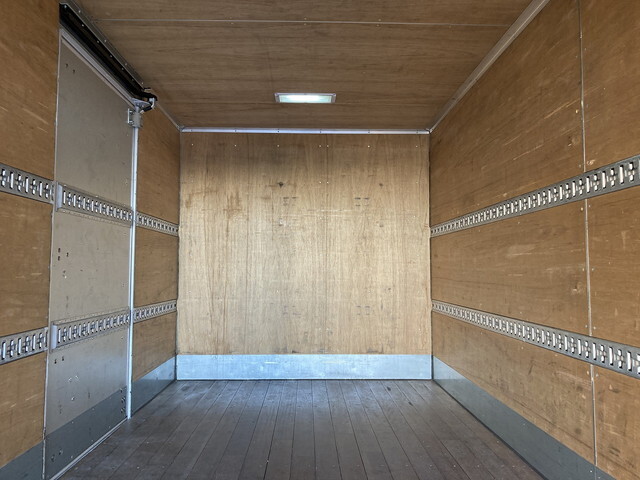 三菱ふそうキャンターアルミバン小型（2t・3t）[写真12]