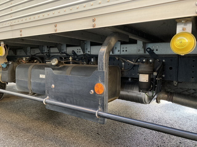 三菱ふそうキャンターアルミバン小型（2t・3t）[写真21]