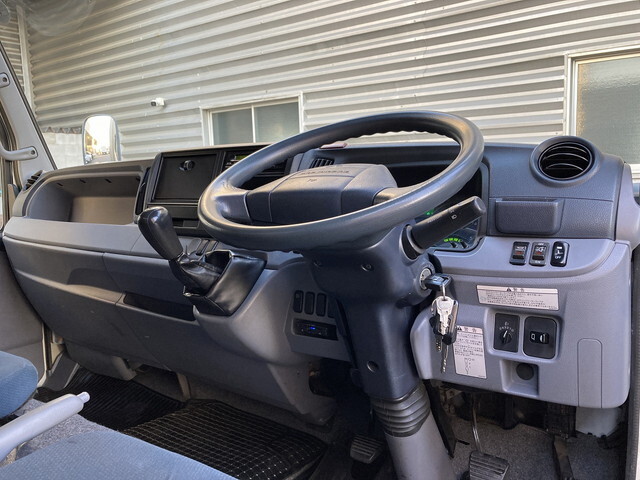 三菱ふそうキャンターアルミバン小型（2t・3t）[写真26]