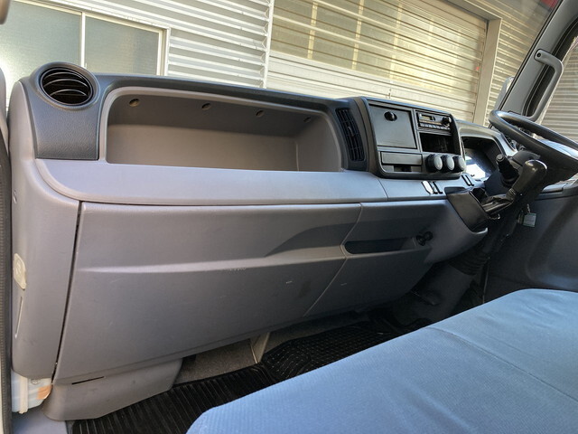 三菱ふそうキャンターアルミバン小型（2t・3t）[写真30]