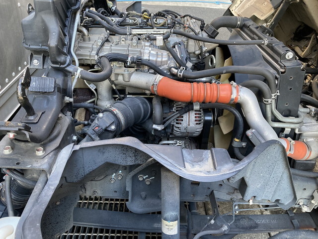 三菱ふそうキャンターアルミバン小型（2t・3t）[写真32]