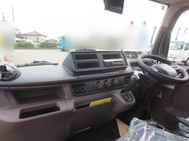 三菱ふそうキャンター平ボディ小型（2t・3t）[写真12]