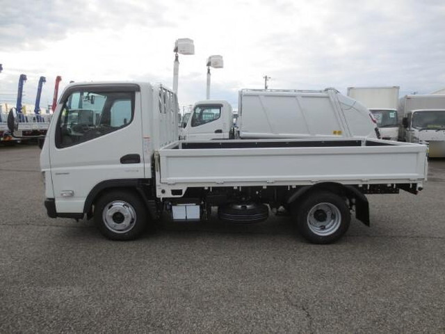 三菱ふそうキャンター平ボディ小型（2t・3t）[写真08]
