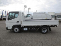 三菱ふそうキャンター平ボディ小型（2t・3t）[写真09]