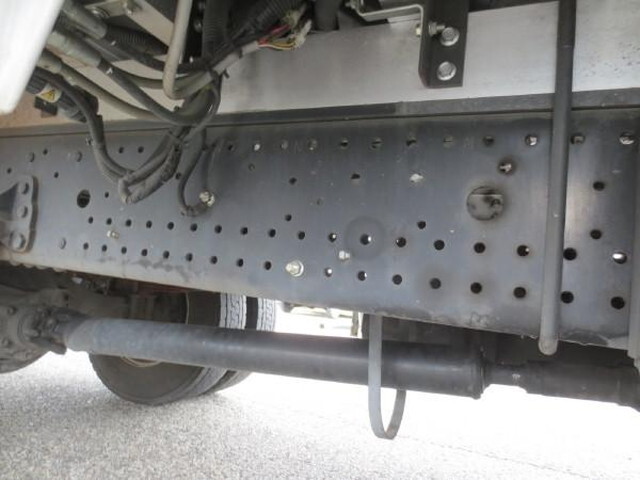 いすゞフォワードアルミウイング中型（4t）[写真12]