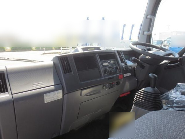 いすゞエルフ保冷バン小型（2t・3t）[写真11]