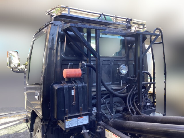 いすゞエルフコンテナ専用車小型（2t・3t）[写真11]