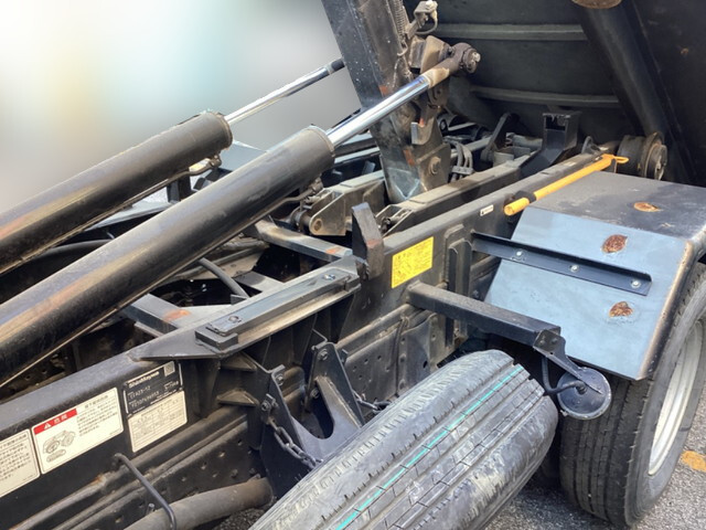 いすゞエルフコンテナ専用車小型（2t・3t）[写真19]