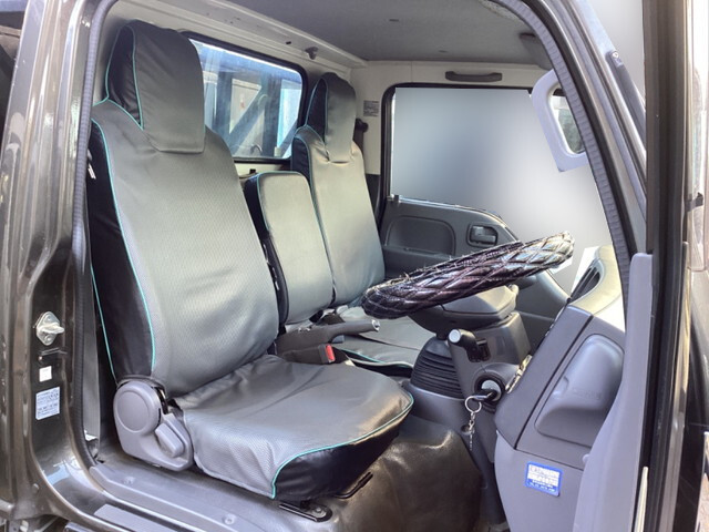 いすゞエルフコンテナ専用車小型（2t・3t）[写真24]