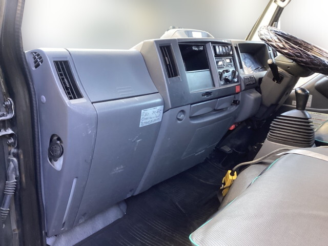 いすゞエルフコンテナ専用車小型（2t・3t）[写真25]