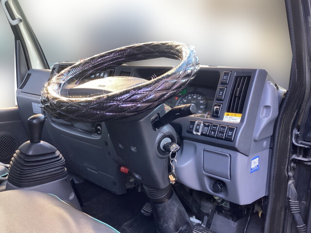 いすゞエルフコンテナ専用車小型（2t・3t）[写真26]