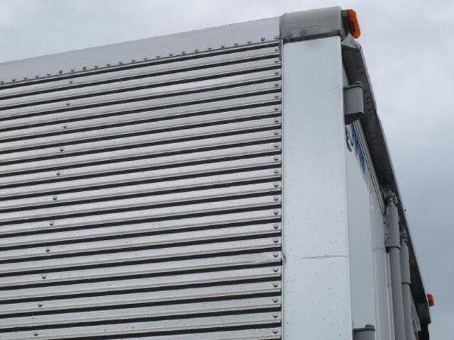 いすゞフォワードアルミウイング中型（4t）[写真13]