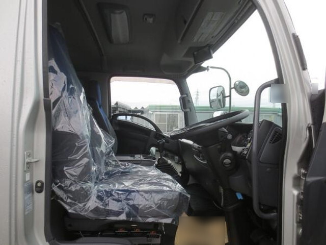 いすゞフォワードアルミウイング中型（4t）[写真09]