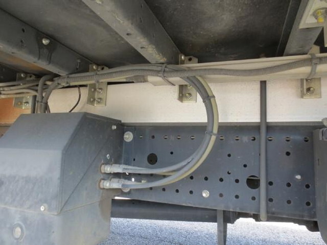 いすゞフォワードアルミウイング中型（4t）[写真10]