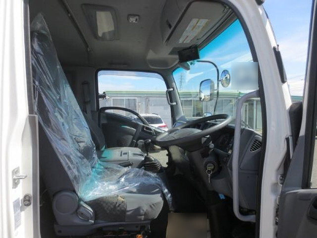 いすゞフォワードアルミウイング中型（4t）[写真11]