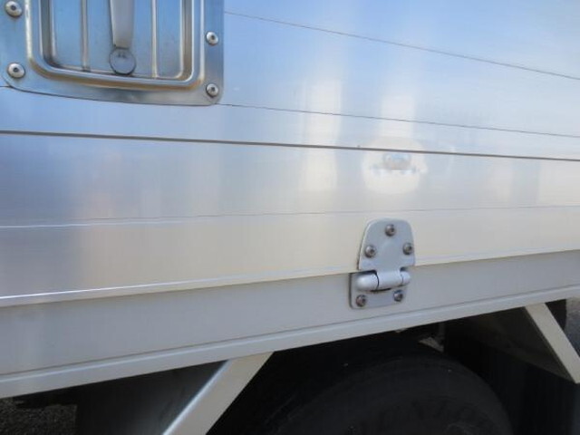 いすゞフォワードアルミウイング中型（4t）[写真17]