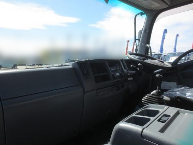 いすゞフォワードアルミウイング中型（4t）[写真24]